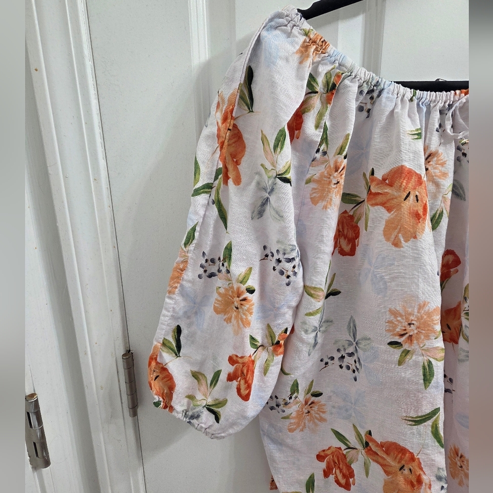 Elegant Floral Off-Shoulder Blouse - Picture 4 of 8